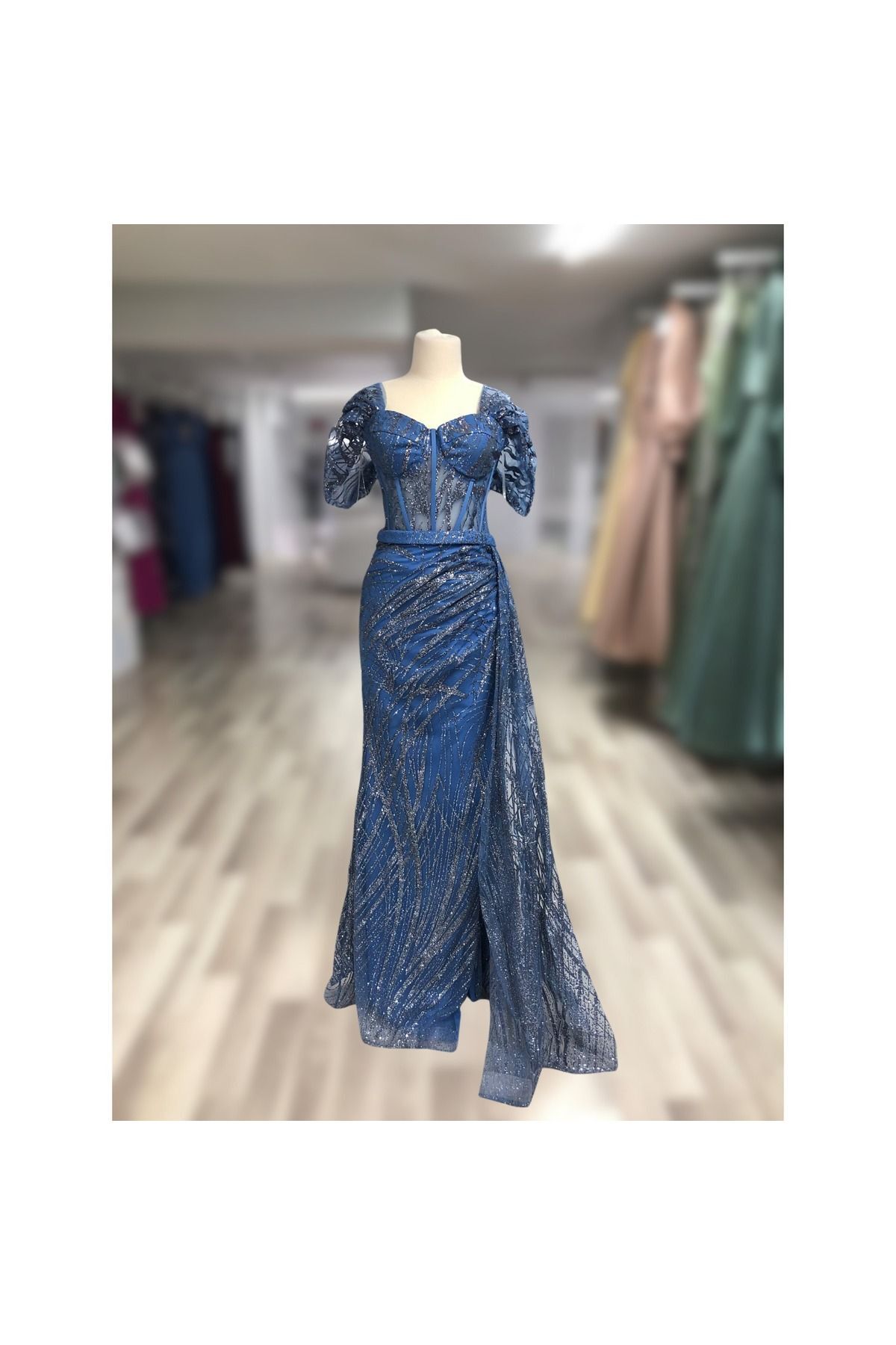 Simli Transparan Drape Yırtmaçlı Uzun Özel Gün Abiye Elbise