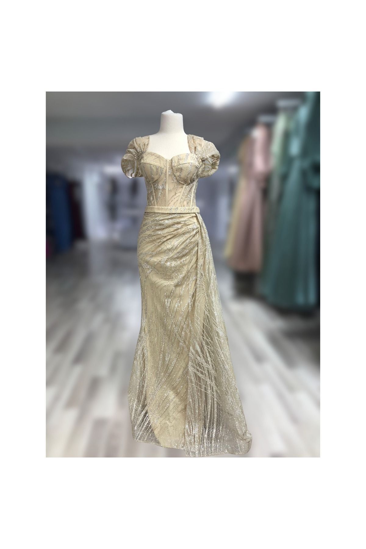 Simli Transparan Drape Yırtmaçlı Uzun Özel Gün Abiye Elbise