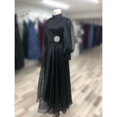 Bijutek Önü Taş Detaylı Çapraz Drapeli Janjan Siyah Tesettür Abiye