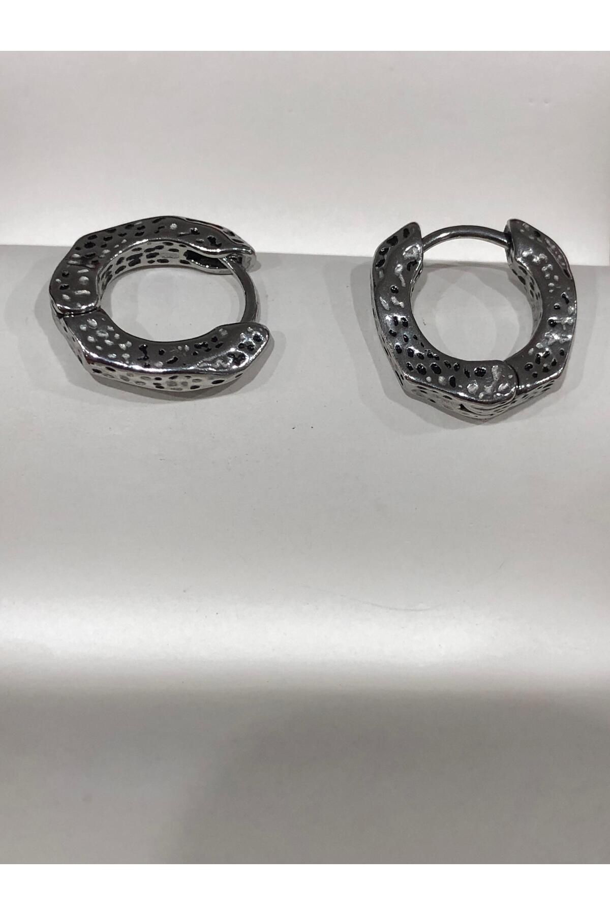 Stainless Steel Erkek Desenli ve Sallantılı Çelik Küpe