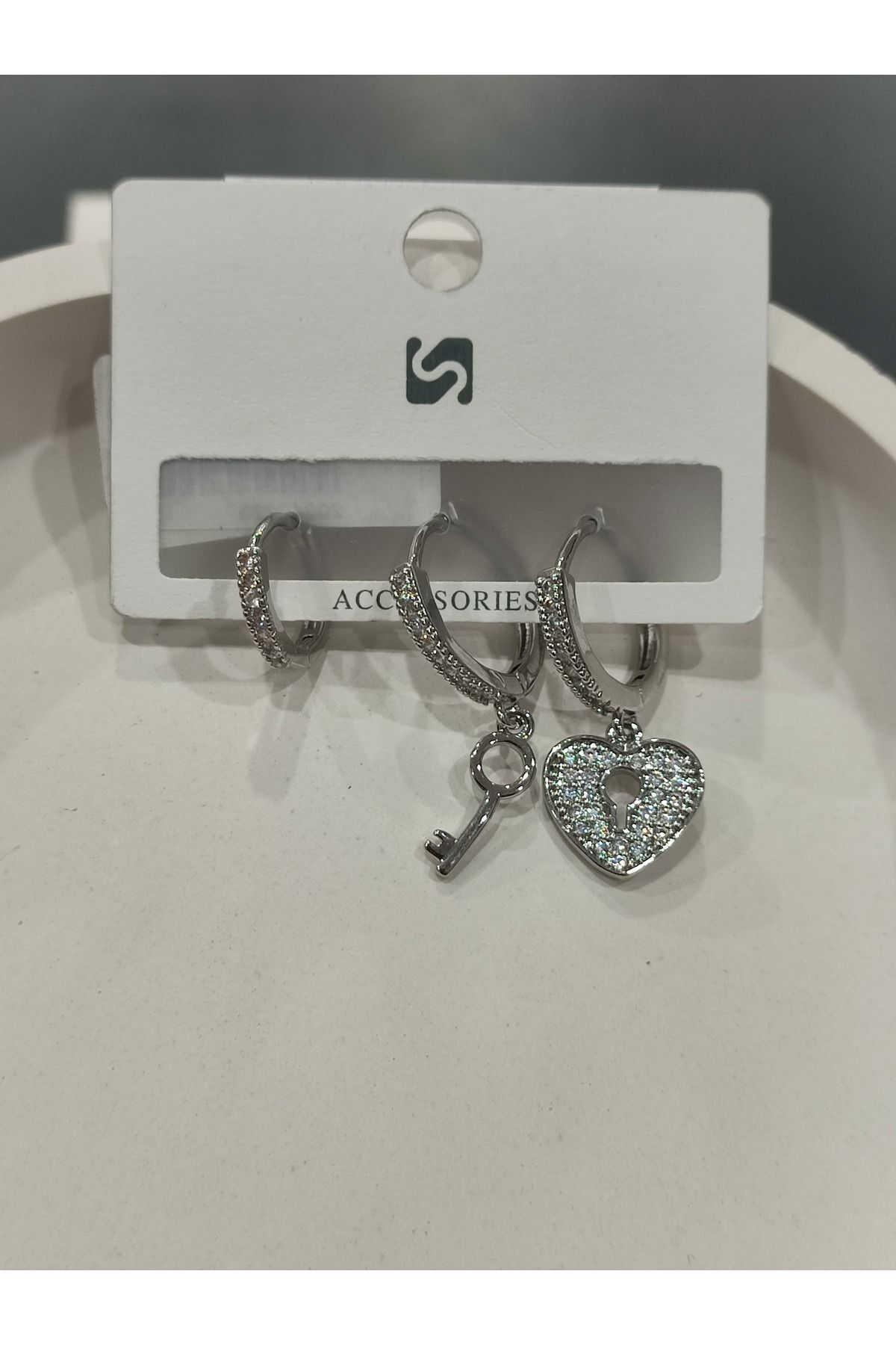 Bijuteri Gümüş Taşlı - İncili - Kalp ve Kelebek Desenli Sallantılı Çoklu Metal Kadın Küpe Jewelry
