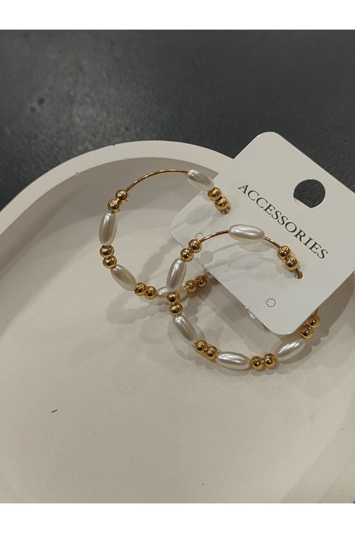 Bijuteri Gold Renkli Taşlı - Boncuklu ve İncili Desenli Metal Kadın Küpe