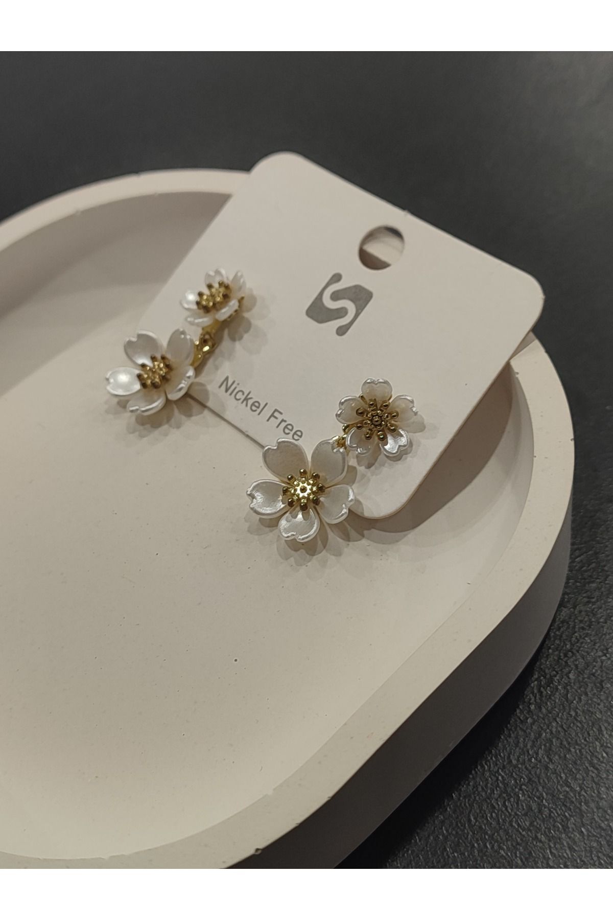 Bijuteri Gold Renkli Taşlı - Boncuklu ve İncili Desenli Metal Kadın Küpe