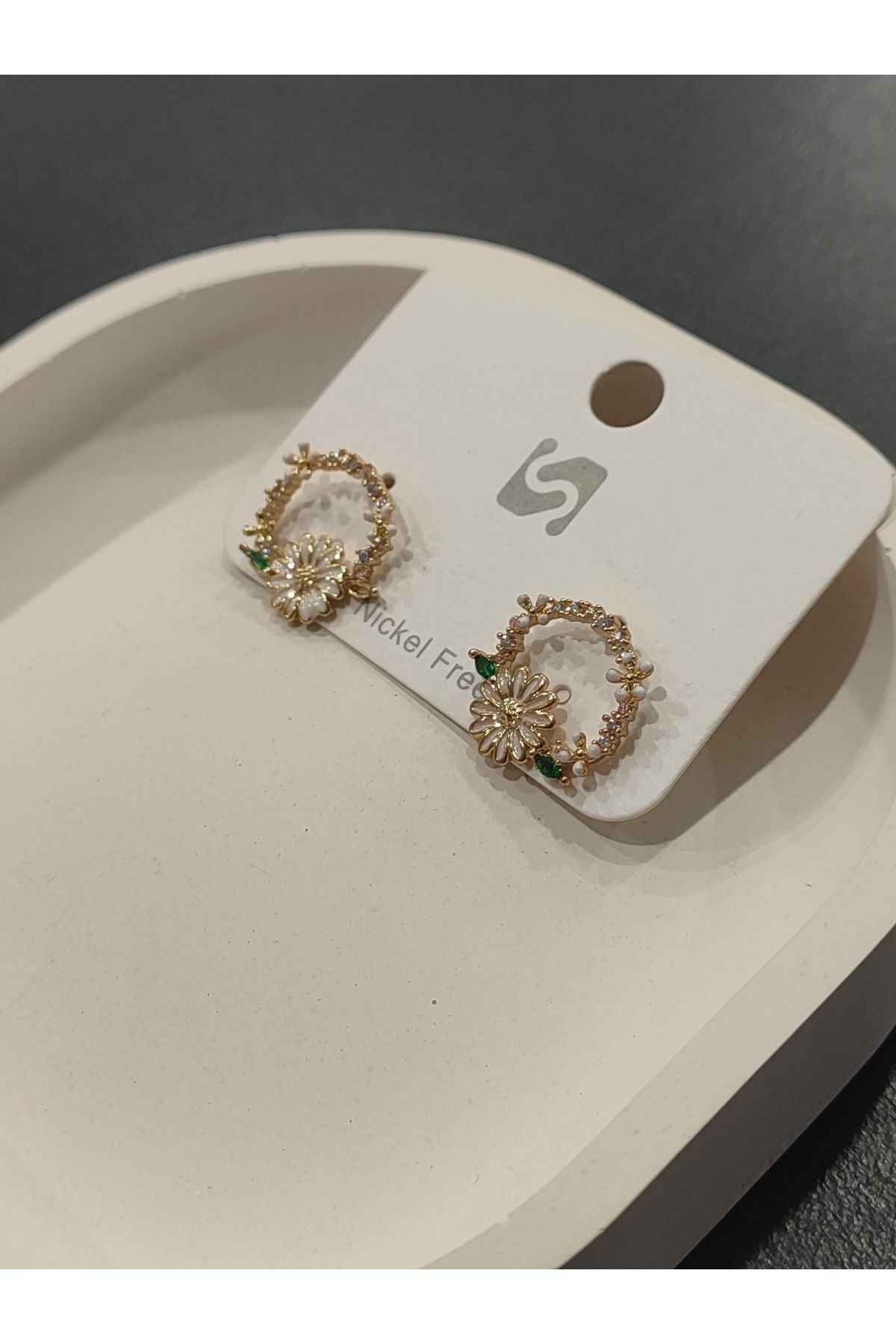 Bijuteri Gold Renkli Taşlı - Boncuklu ve İncili Desenli Metal Kadın Küpe