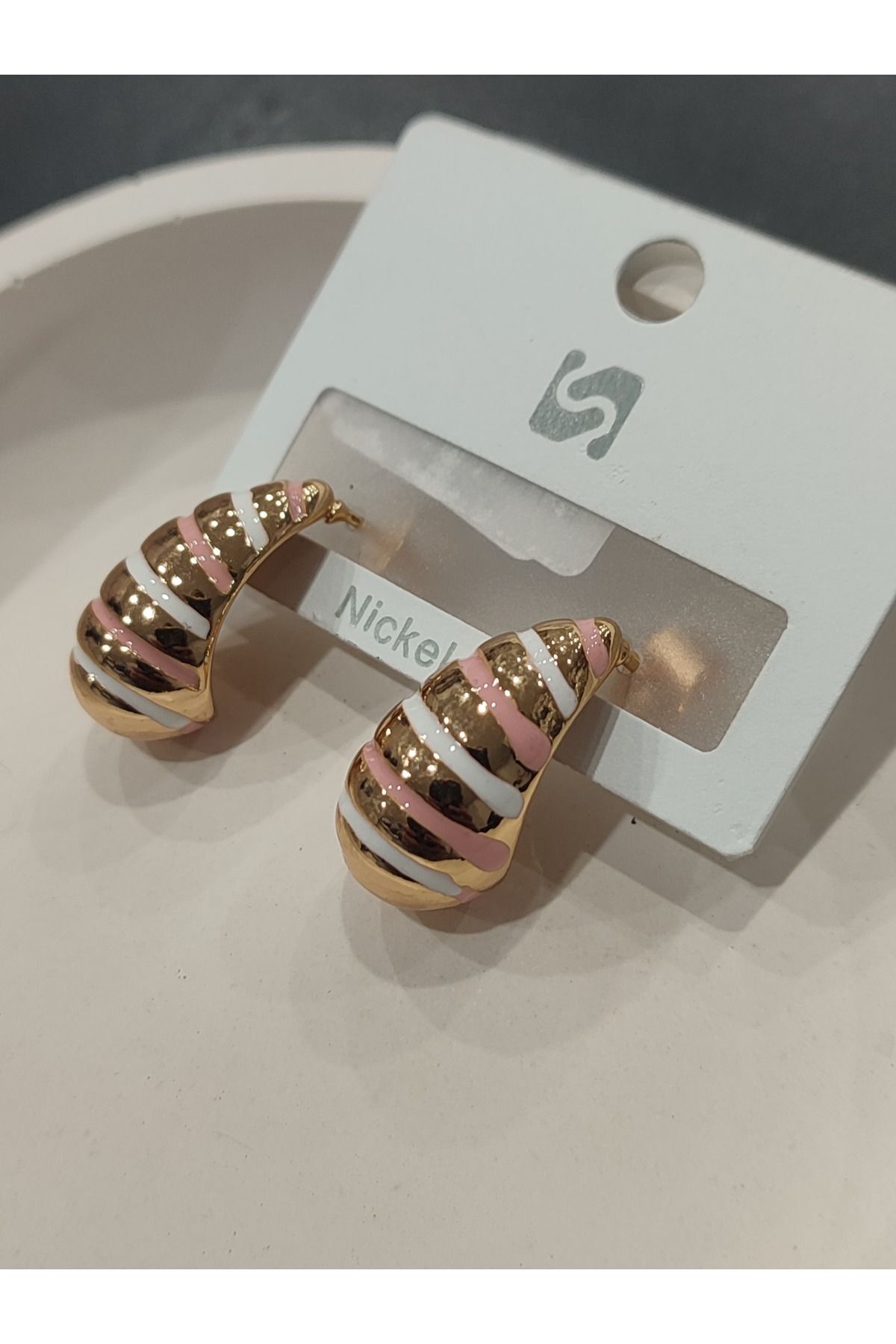 Bijuteri Gold Renk Taşlı ve İnci Desenli Metal Kadın Küpe Jewelry
