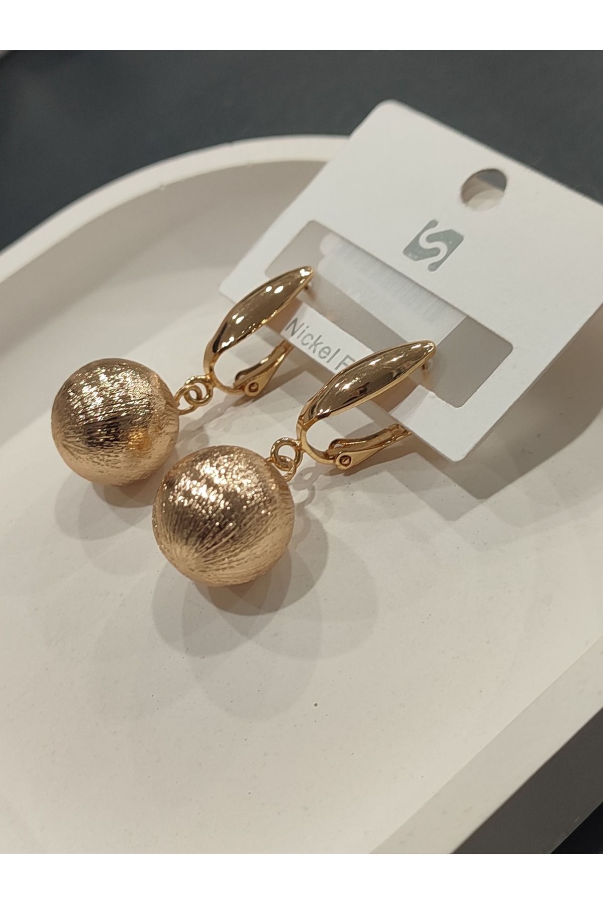 Bijuteri Gold Renk Taşlı ve İnci Desenli Metal Kadın Küpe Jewelry