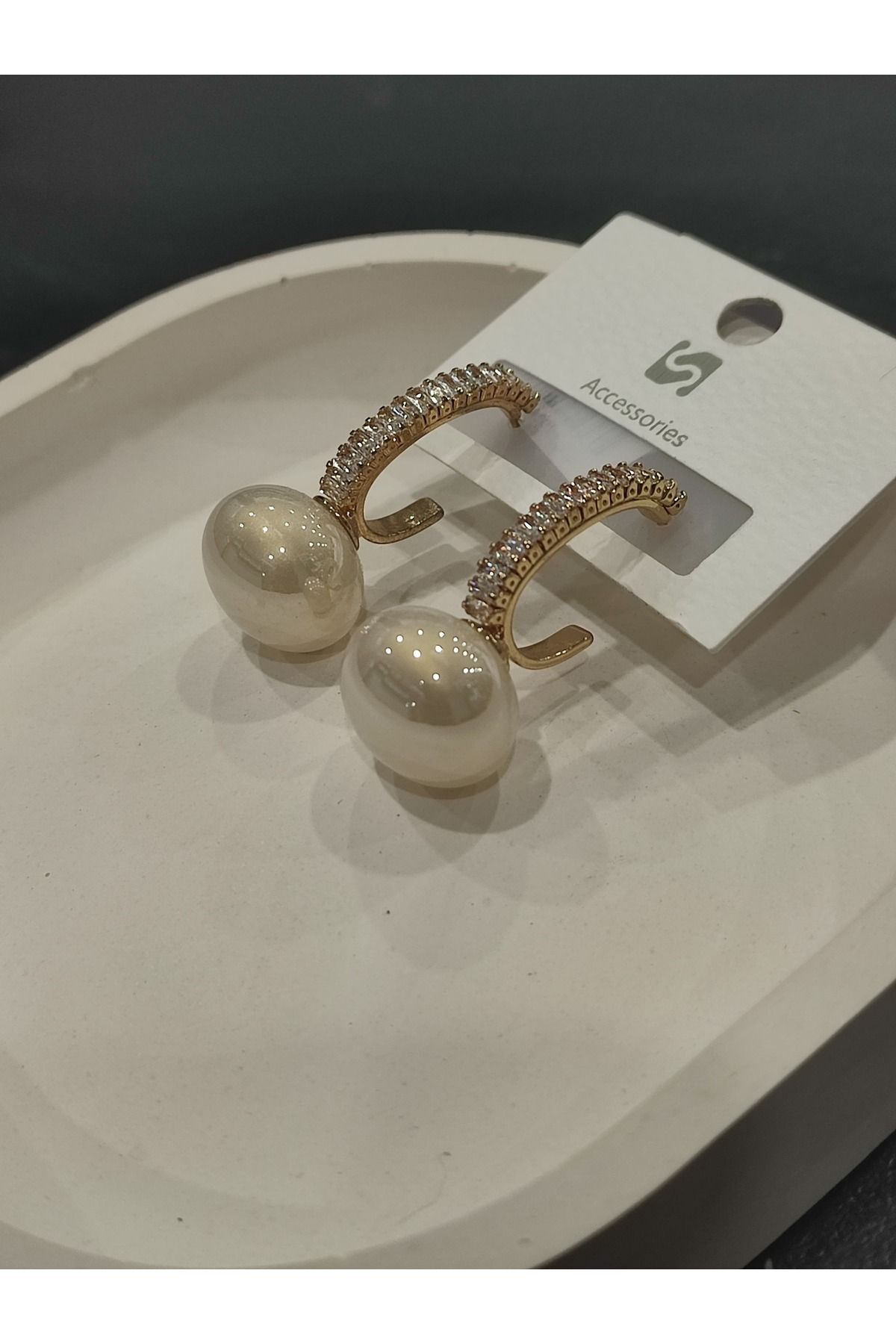 Bijuteri Gold Renk Taşlı ve İnci Desenli Metal Kadın Küpe Jewelry