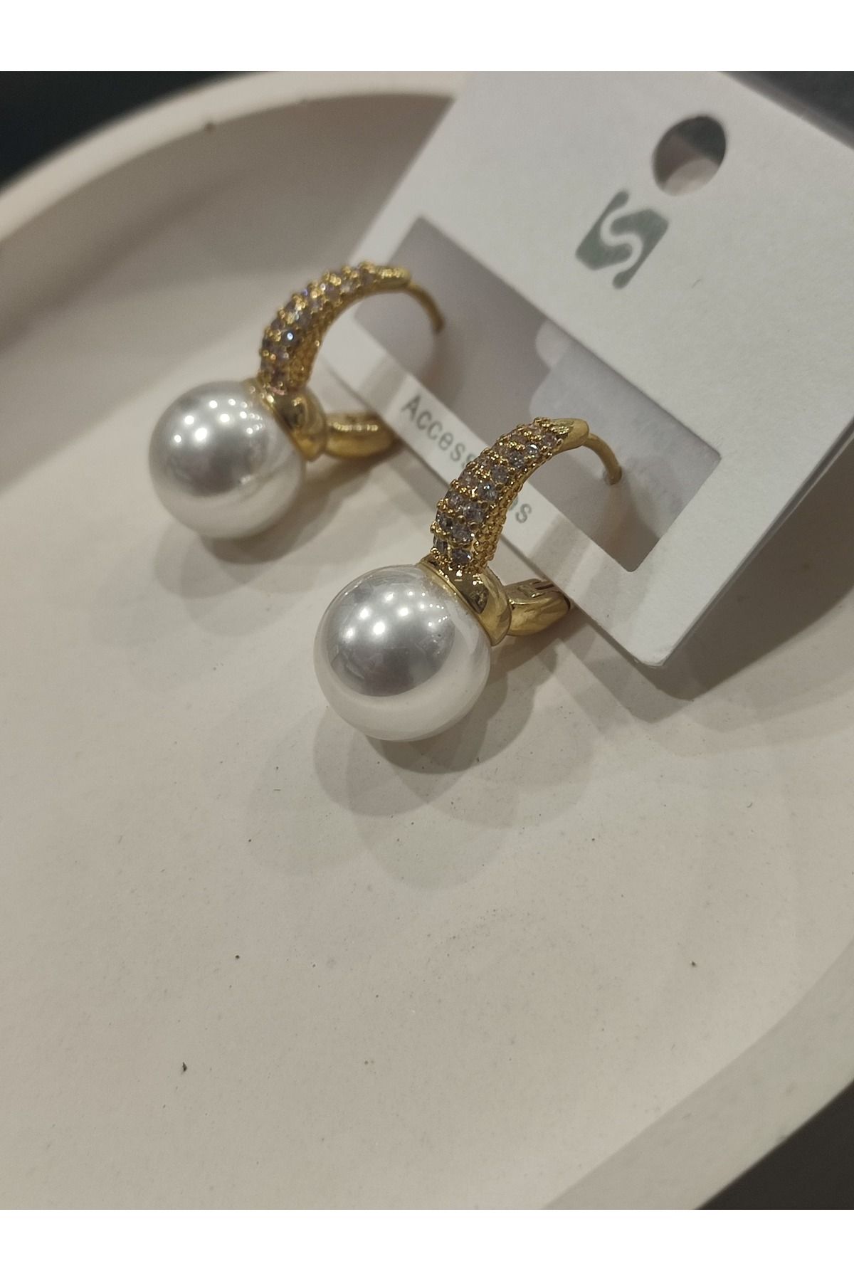Bijuteri Gold Renk Taşlı ve İnci Desenli Metal Kadın Küpe Jewelry