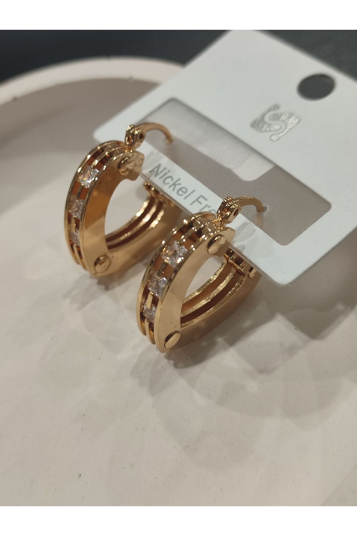 Bijuteri Gold Renk Taşlı ve İnci Desenli Metal Kadın Küpe Jewelry