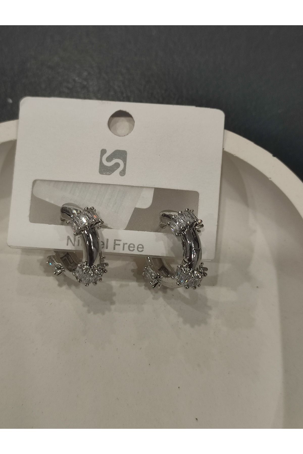 Bijuteri Gümüş Renk Taşlı ve İncili Metal Kadın Küpe