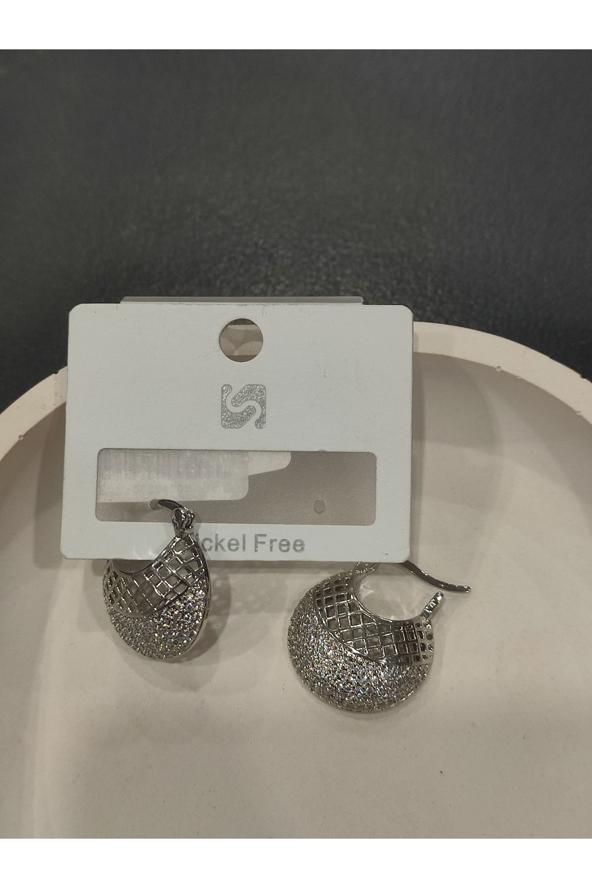 Bijuteri Gümüş Renk Taşlı ve İncili Metal Kadın Küpe