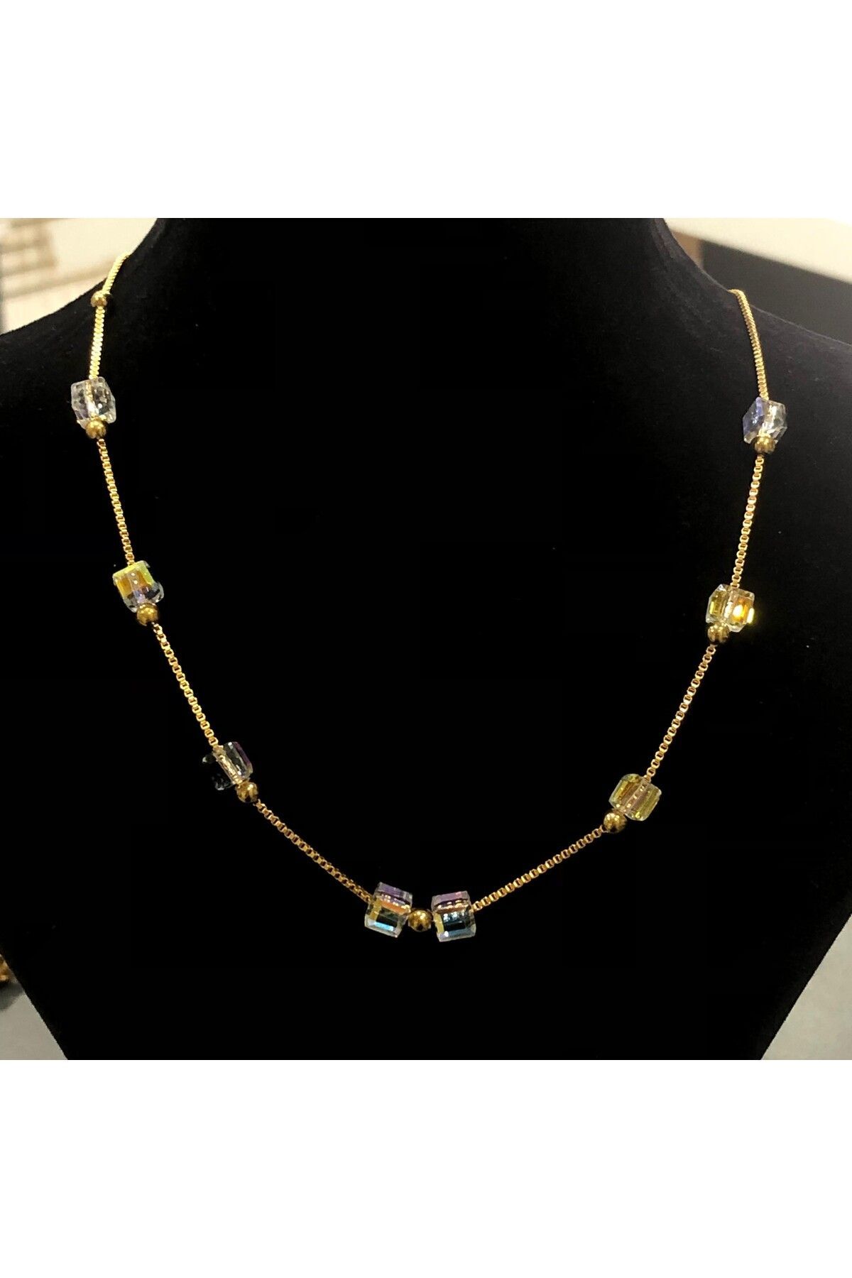 Paslanmaz Çelik Gold Taşlı İncili İşlemeli - Desenli Kadın Kolye